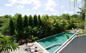 Padang Padang Inn